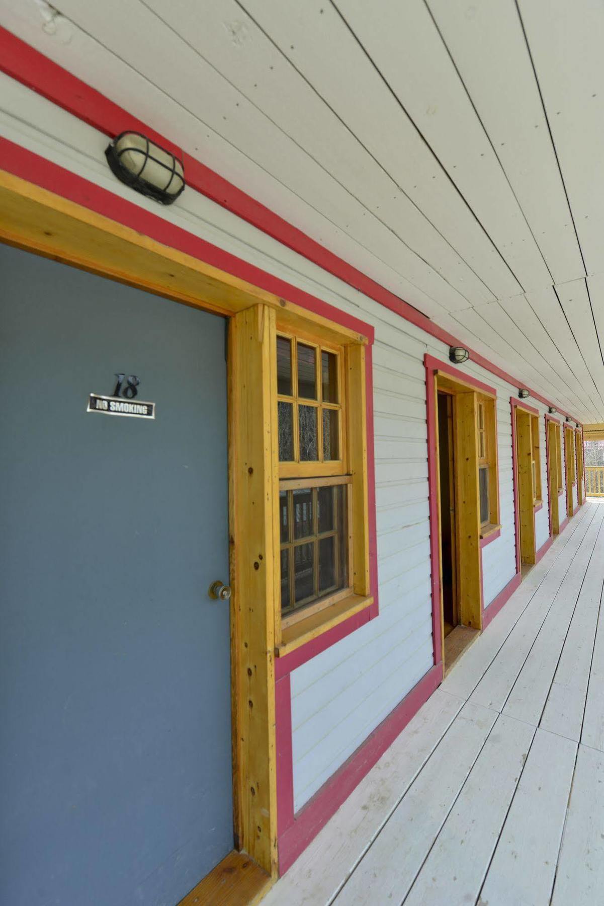 The Bunkhouse Hotel Dawson City Exterior foto