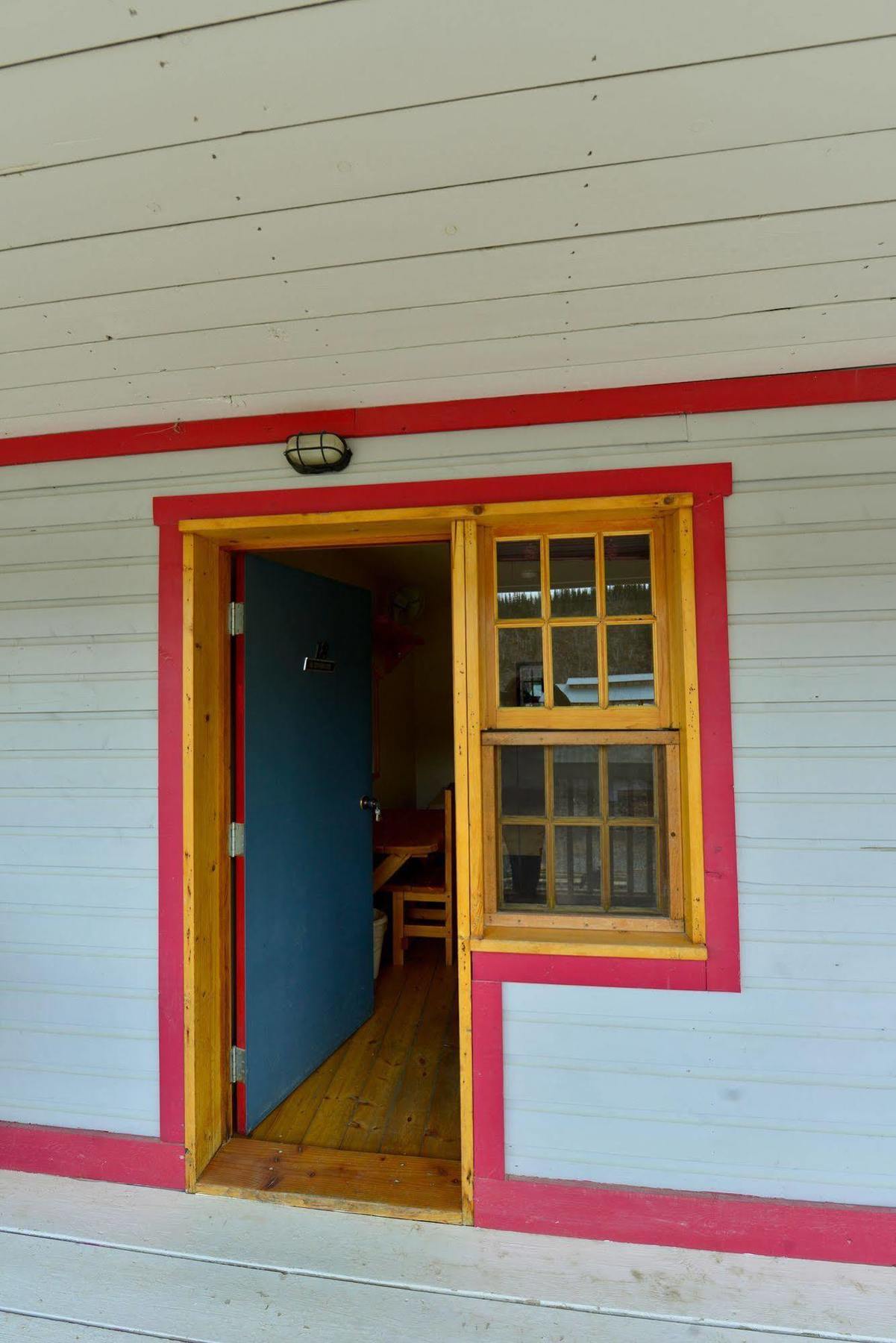 The Bunkhouse Hotel Dawson City Exterior foto