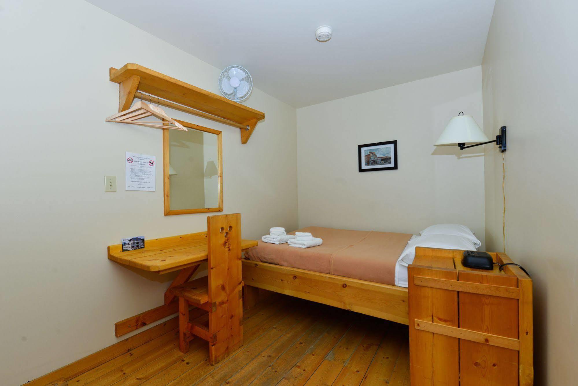 The Bunkhouse Hotel Dawson City Exterior foto